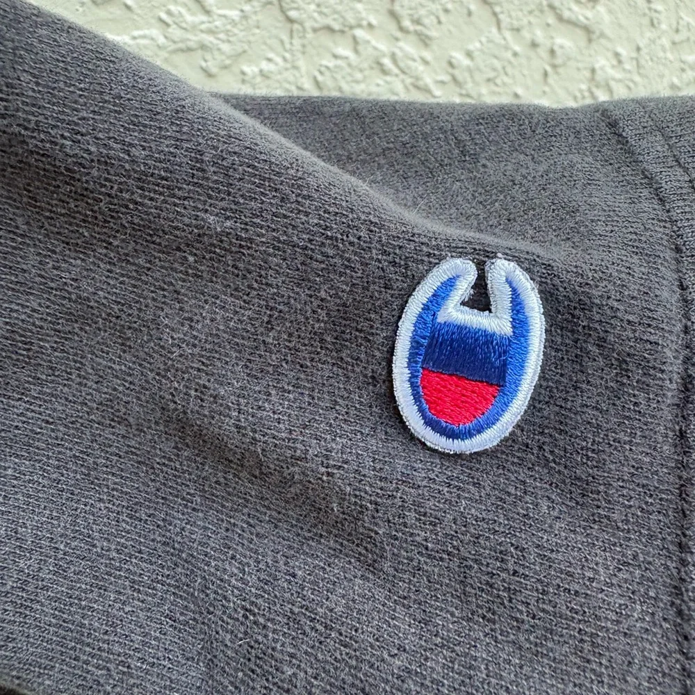 Vintage distressed embroidered black champion shirt - Picture 2 of 5